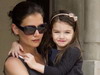 Suri Cruise poarta ruj roz la picnic in parc! FOTO