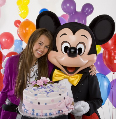 Vedetele adora lumea de poveste de la Disneyland! FOTO