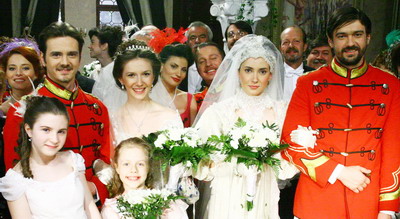 Adela Popescu si Mihai Petre, Sabina Posea si Bogdan Albulescu - nunta dubla in ultimul episod din "Aniela"! FOTO