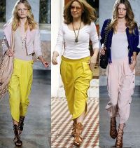 Trend Alert! Kylie Minogue adora pantalonii trei sferturi cu capse in partile laterale de la Emilio Pucci! Tie cum ti se par?