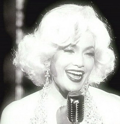 Jennifer Lopez i-a urat "Happy Birthday" lui George Lopez in stil Marilyn Monroe! Ii sta bine blonda? FOTO&VIDEO