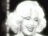 Jennifer Lopez i-a urat "Happy Birthday" lui George Lopez in stil Marilyn Monroe! Ii sta bine blonda? FOTO&VIDEO
