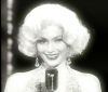 Jennifer Lopez a la Marilyn Monroe