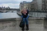 Madalina Draghici s-a ingrasat 2 kilograme la Paris, pentru ca asa ii cere rolul din noul proiect MediaPro Pictures pentru ACASA! FOTO