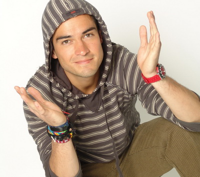 Alfonso Herrera il sprijina pe Ricky Martin