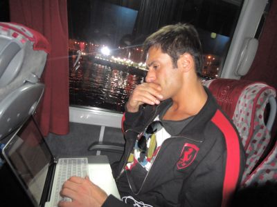 Radu Valcan Blog: "Interzis gesturilor tandre si sarutului in public… Ce parere ai despre asta?" FOTO