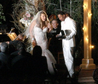 Mariah Carey a imbracat din nou rochia de mireasa – GALERIE FOTO