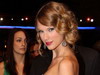 Taylor Swift va fi ambasadoarea cosmeticelor Cover Girl!