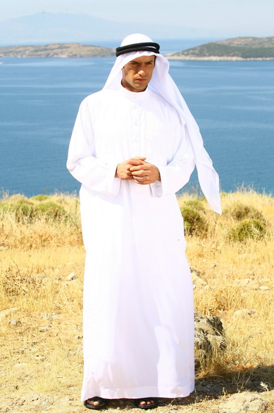 Radu Valcan a descoperit beneficiile costumului arab la filmarile din Turcia, de la Bodrum!