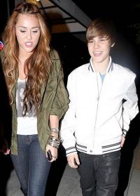 Miley Cyrus si Justin Bieber ies la cina ca amici