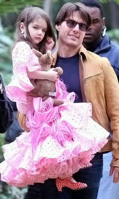 Suri se ocupa de tinuta vestimentara a lui Tom Cruise - GALERIE FOTO