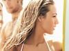 Blake Lively a pozat in bikini pentru Vogue – GALERIE FOTO&VIDEO