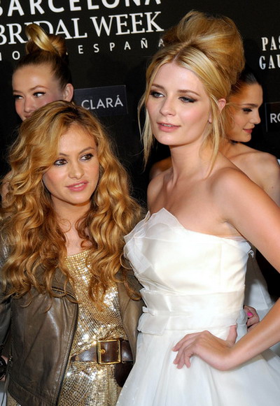 Mischa Barton e prietena cu Paulina Rubio si a defilat pe podium in rochie de mireasa! FOTO