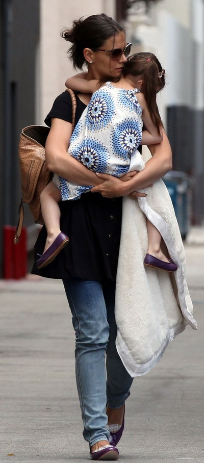 Katie Holmes si Suri au fost la shopping purtand  balerini identici – GALERIE FOTO