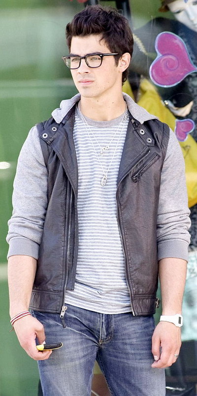 Joe Jonas a pus ochii pe cea mai buna prietena a lui Miley Cyrus!