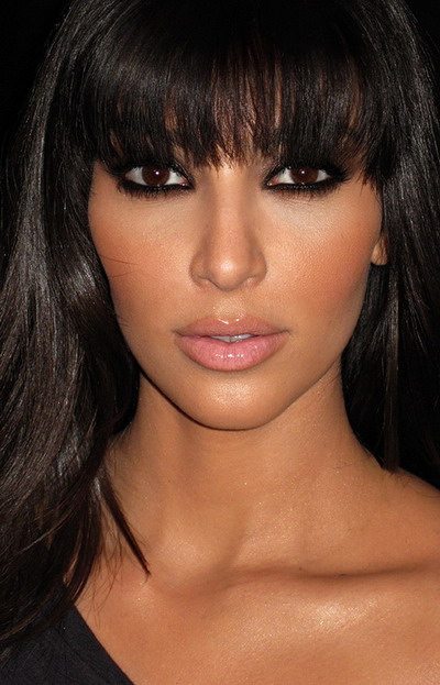Kim Kardashian te invata cum sa obtii un machiaj smokey eyes! VIDEO