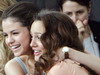 Leighton Meester si Selena Gomez – imbratisate la premiera filmului „Monte Carlo” – FOTO