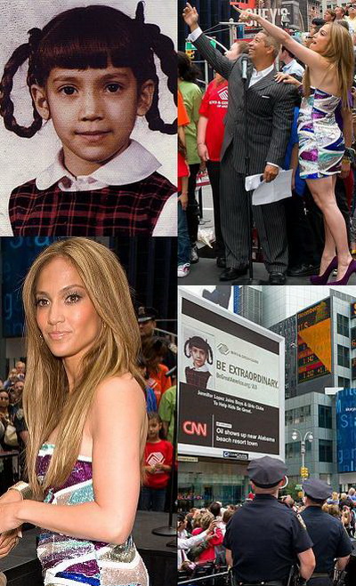 Jennifer Lopez, intr-o poza din copilarie pe un panou gigant afisat in Times Square