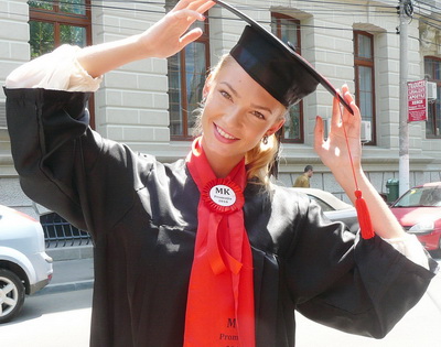 Madalina Draghici a absolvit Facultatea de Marketing din cadrul ASE, Bucuresti - GALERIE FOTO