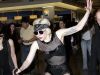 Lady Gaga a cazut de pe platformele gigant - FOTO 