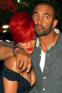 Rihanna l-a imbratisat pe Chris Brown la BET Awards 2010 – FOTO&VIDEO