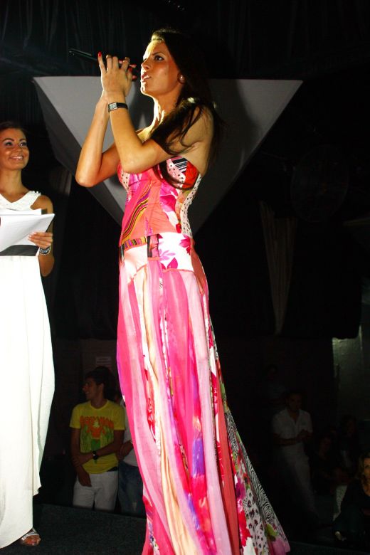 miss earth romania 2010 winner andreea dorobantiu