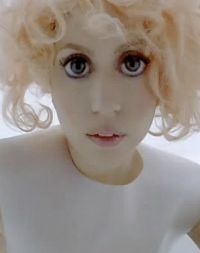 Lady Gaga ii ameteste iar pe tineri cu o noua gaselnita: ochii de insecta - VIDEO