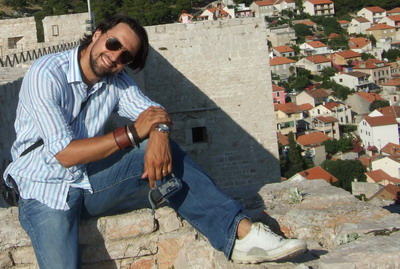 Denis Stefan s-a intors din vacanta petrecuta in Croatia si incepe filmarile la telenovela "Iubire si onoare" - FOTO