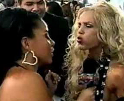 UPDATE! Niurka a scuipat o ziarista la premiile Juventud 2010! GALERIE FOTO