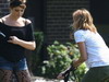 Miley Cyrus si Ashley Greene, cu cateii la plimbare – GALERIE FOTO