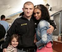 Catalin Botezatu, Catalin Morosanu, Laurette si Brianna Caragea muncesc pe branci la "Serviti, va rog!" 