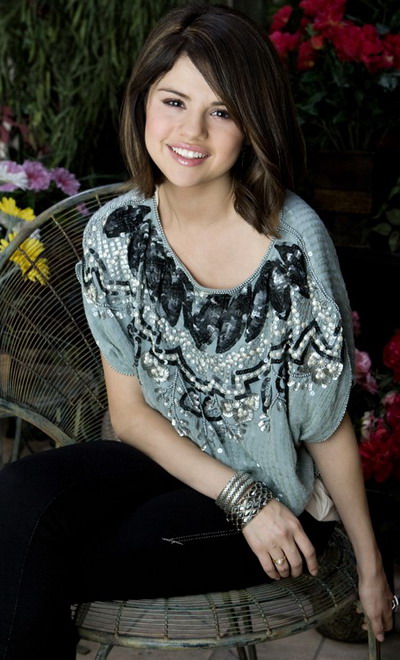 Selena Gomez are probleme cu corzile vocale – FOTO