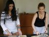 Gina Pistol si Natalia Mateut isi arata talentul in curatat peste - GALERIE FOTO