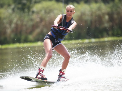 Diana Dumitrescu practica wakeboarding-ul - GALERIE FOTO