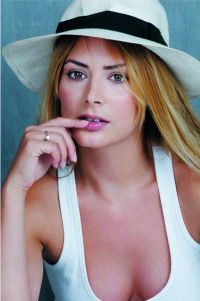 Cristina Cepraga – sotia unui mafiot italian in “Mostenirea”, la ProTV