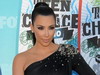 Kim Kardashian a ascultat dorinta fanilor de pe Twitter pentru look-ul de la Teen Choice Awards 2010 - FOTO