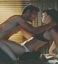 Katy Perry are parte de momente pasionale in videoclipul piesei „Teenage Dream” – VIDEO
