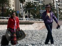 Echipa de filmare i-a cautat dintii de aur ai Flacarei pe plaja de la Nisa -  FOTO&VIDEO
