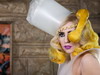 Lady GaGa se teme sa nu-si prajeasca creierul! Are un asistent care-i tine telefonul mobil!