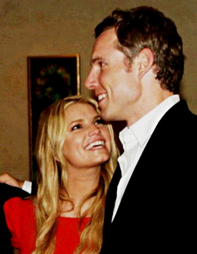  Jessica Simpson nu se poate abtine sa nu-si atinga noul iubit