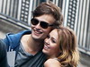Miley Cyrus a fost foarte apropiata de Douglas Booth la filmarile pentru „LOL” – FOTO