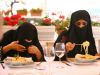 Actritele din “Iubire si onoare” au mancat spaghete cu burka pe fata - GALERIE FOTO