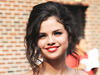 Selena Gomez bea ulei de masline inainte de concerte