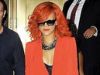 Sacou rosu, la par rosu? – Rihanna poarta! 