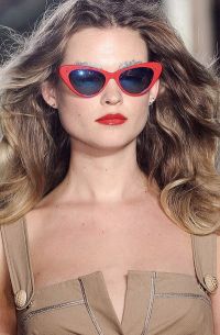 Super chic: ochelarii de soare cat-eye