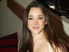 Sherlyn invata sa cante la acordeon pentru rolul din "Una familia con suerte"