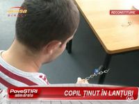 Un baietel a fost tinut in lanturi si apoi abandonat de catre tatal sau - VIDEO