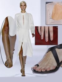  Picioare de modele la Paris Fashion Week: cu unghii infectate, zgarieturi si vanatai