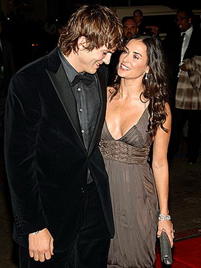 Ashton Kutcher  o iubeste pe Demi Moore pentru defectele ei 