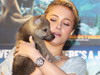 Hayden Panettiere, cu un pui de lup in brate la premiera filmului animat “Alpha and Omega” - FOTO